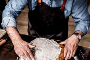 Kijkje over de Belgische grens: Ganda ham is na 12 maanden op topsmaak